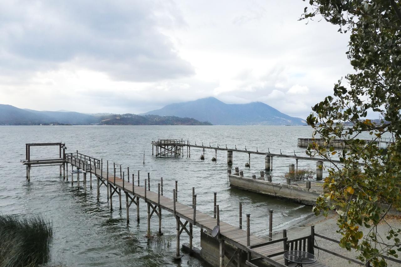 By The Lake เคลียร์เลค ภายนอก รูปภาพ